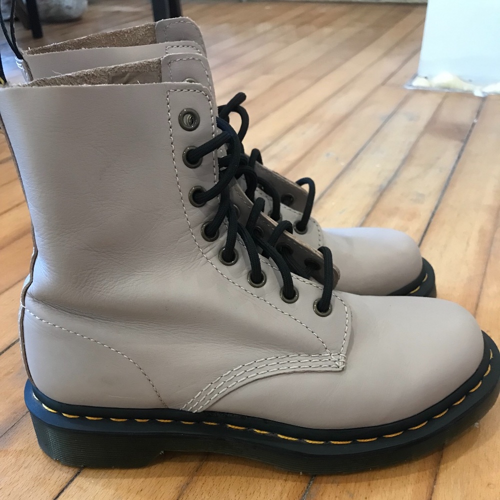 Dr Martens Tan leather original boots